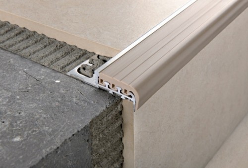 Listwa wykończeniowa schodowa aluminiowa z nakładka gumową, beżowa 10mm x 2700mm — FLAS-BE10(C) — zdjęcie 1